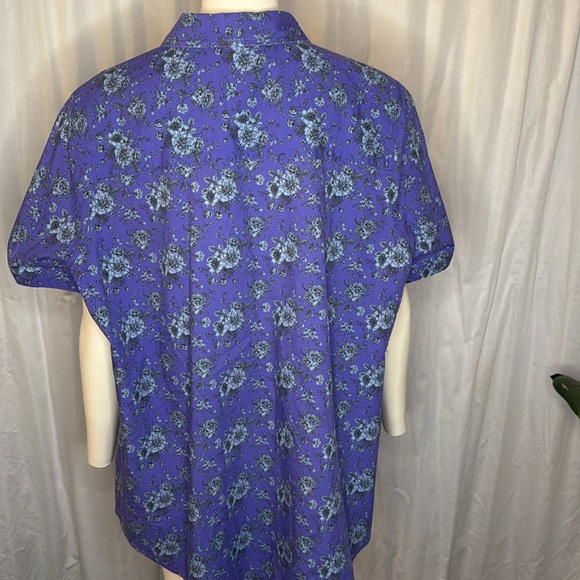 Wildfang The Essential Short Sleeve Button Up in Blue Floral - Picture 4 of 4